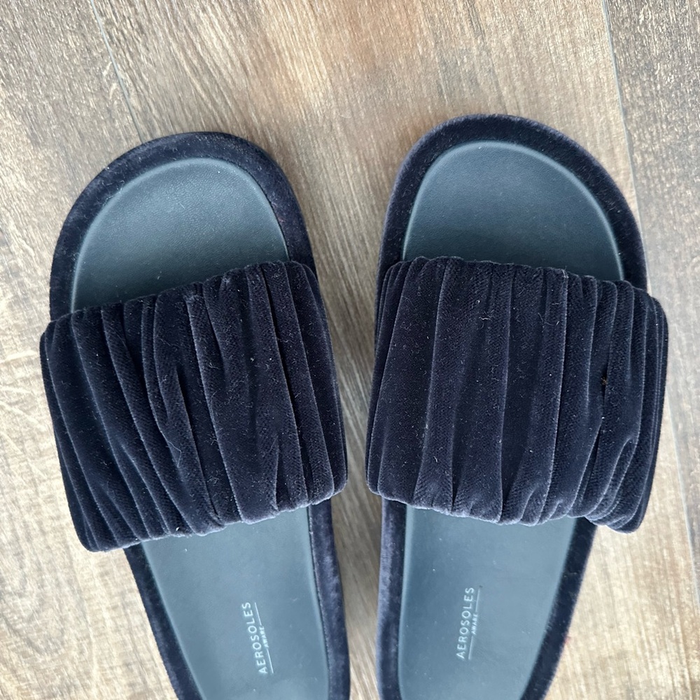 AEROSOLES navy crushed velvet slides size 8 - Picture 2 of 7